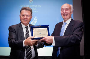Mediterranean College vraveusi Dr John Stephen Bailey